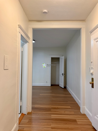 1 - Renovated Pet-Friendly Brighton Studio with Heat & Hot Water Included Apartments