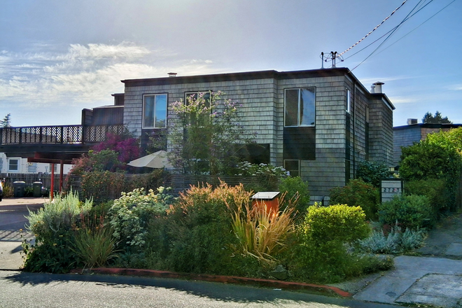 Front view of our place - Private Room in Beautiful Neighborhood