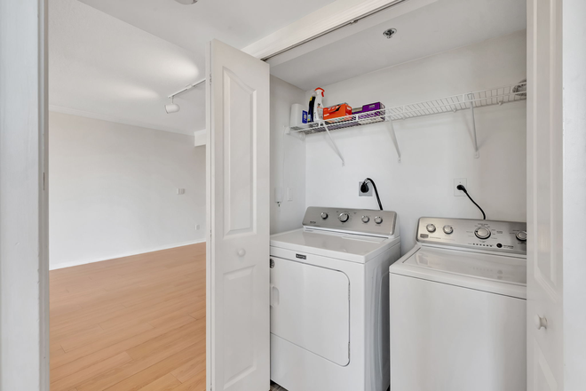 In Unit Laundry - DaVinci Condo Bldg - 2 Bed 2 Bath Rental in Secure Building - Available NOW