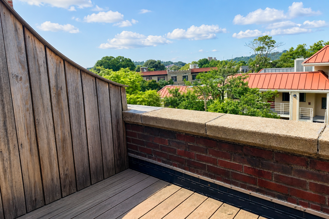 1 - Condo for rent close to BC Shuttle Heat hot water inc private outdoor space 9/1 NO FEE