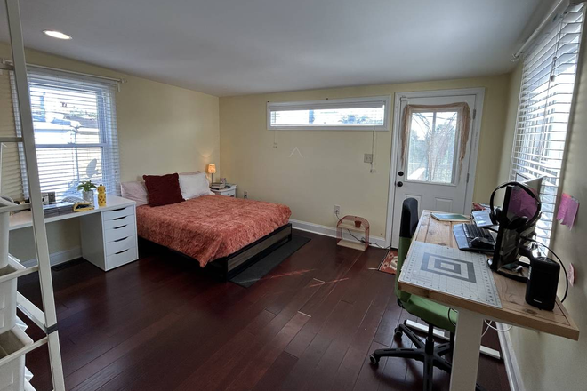 bedroom - Spacious bedroom near Patterson Park w/ Private bathroom & deck. Pets ok Townhome