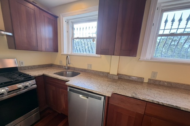 Call NOW for showings! 617-236-8600 - WASHINGTON ST - *NO FEE* 3-4BR FLEX LAYOUT NEAR JACKSON SQ ORANGE LINE *AVAIL NOW* W/ LNDRY, 2 PRKNG Apartments