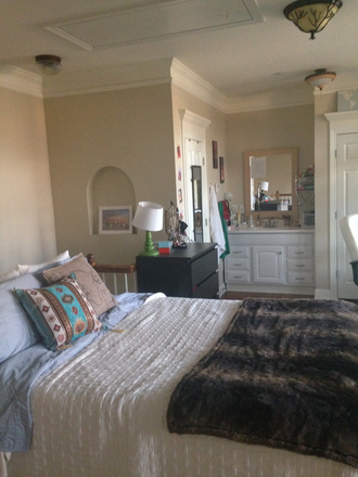 Bed, dresser, desk, desk chair included. - FURNISHED LUXURY LOFT 0.01 FROM EMORY