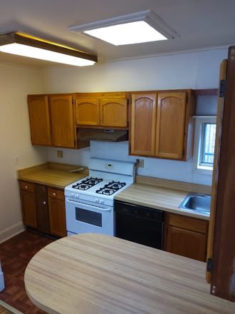 Kitchen - 1-bedroom apartment with den and private deck close to Homewood Campus
