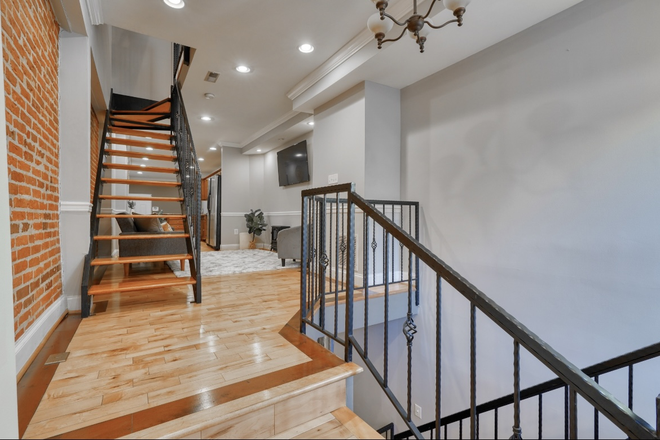 Living Room - Pigtown Room for Rent, Close to UMB Townhome