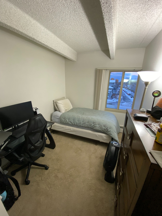 Bedroom - Close to buses towards campus, and to the airport, quiet area Apartments