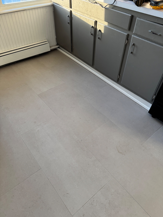 Kitchen Corner - Spacious, Sunny Medford Hillside - Freshly Renewed in ugly house!