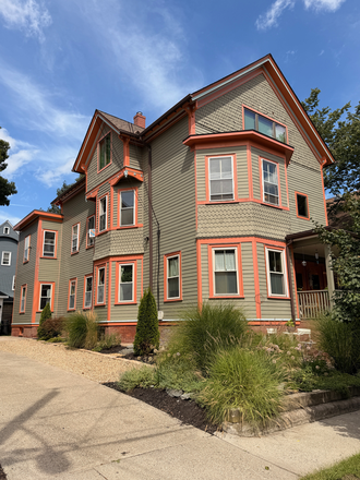 House in Summer - Sunny Large Historic 2 Bed/1Bath with Beautiful Garden + Off-Street Parking Triplex