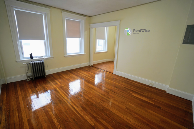 1 - NO BROKER FEE!-Close to Fenway Park-Ideal STUDIO/1BR/1BR SPLIT-undergrad OK!-H/HW inc.