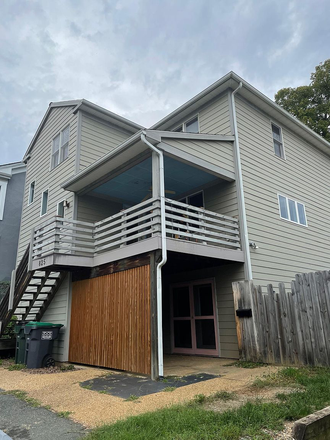 Front - Two Bedroom Apartment Walking Distance to UVA Hospital