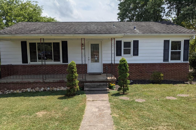 Outside street view - Room for rent in 3 bedroom house in South Knoxville