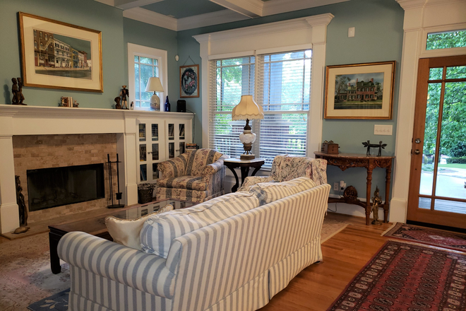 Living Room - Room for Rent w/Private Bath, all Utilities inc . Walk to East Lake MARTA. House