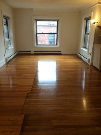 x - Huge Comm Ave Studio Kenmore Sq Apartments