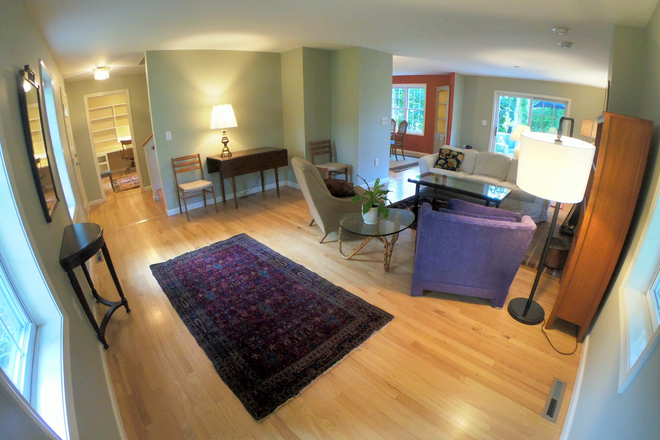 Living Room - [Fall-2025] Bedroom in 4Bed 1.5 Bath Available - 5 mins walk from UMass