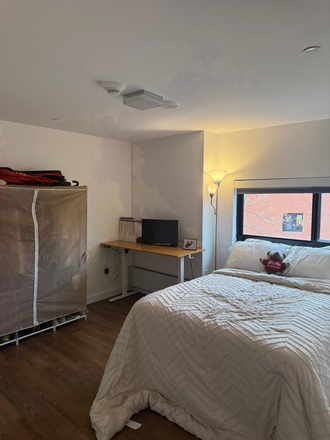 Bedroom 1 - Fully furnished 3 Bed 1 Bathroom on HBS Campus Apartments