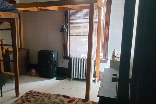  - Room-NOT APARTMENT
