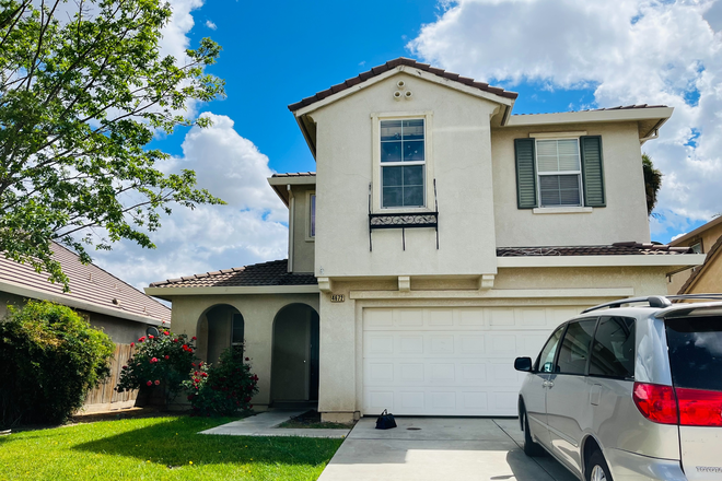 front side - Master Bedroom & room for UCM Female Students – walking to CatTrack,  about 2 Miles from Campus