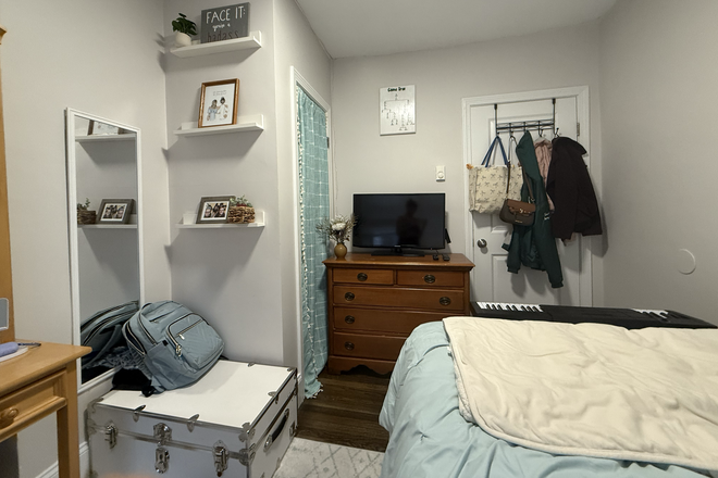 bedroom - Room rental, close to Berklee Apartments