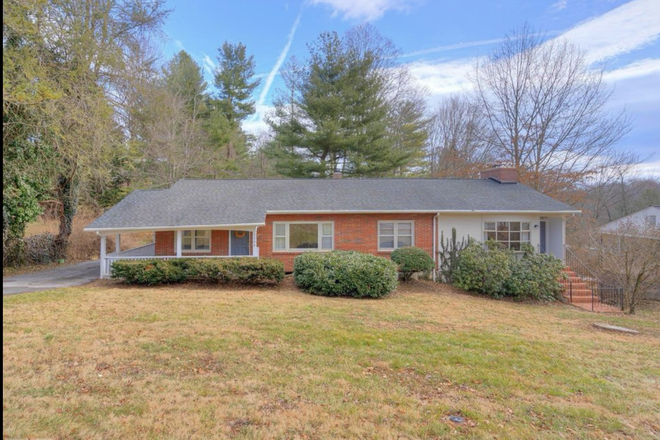 Front of House - 1203 Highland Circle, Fall 2026-Spring 2027 One bedroom available. Quiet and safe neighborhood!