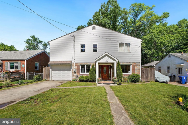 8502 Cunningham Drive - 6-Bedroom / 3.5-Bath HUGE 3,590 sq ft; 2 Bedrooms w/ Private Baths House