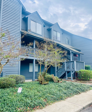 Outside parking lot view - James Island 2 Bed 1.5 Bath Condo