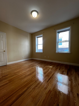 living room - Huge updated 5 bed right next to BU! *9/1/2026 Apartments