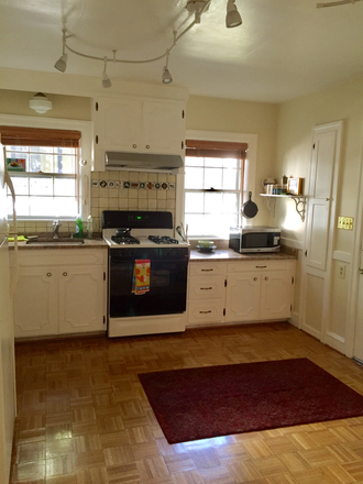 Kitchen - Spacious 3 Bedroom Wayland Square Apartment