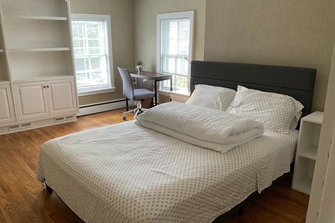 Bedroom - Furnished room in shared home for female-Chestnut St-Princeton