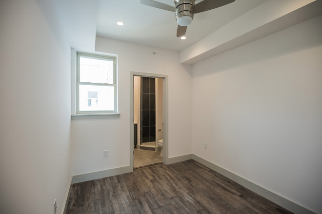 Bedroom - PRIVATE ROOM + PRIVATE BATH SUBLEASE | $795/month –utilities included, Negotiable Apartments