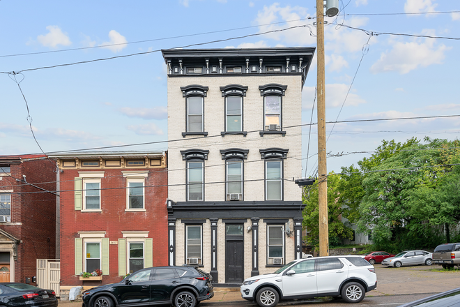 kitchen - 2419 Vine St. #1 Apartments