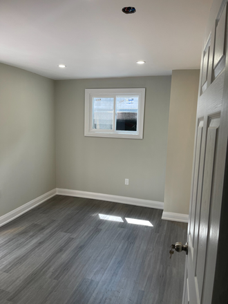 Main Floor Bedroom - 1 Bedroom in Kensington-Chinatown, Close to St. George Campus Duplex