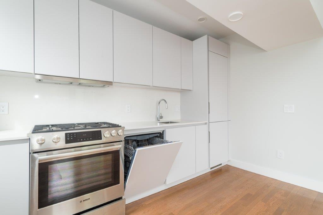 hubrealtyproperties.com - Davis Square, fantastic 1 bedroom in quintessential brownstone, free month rent