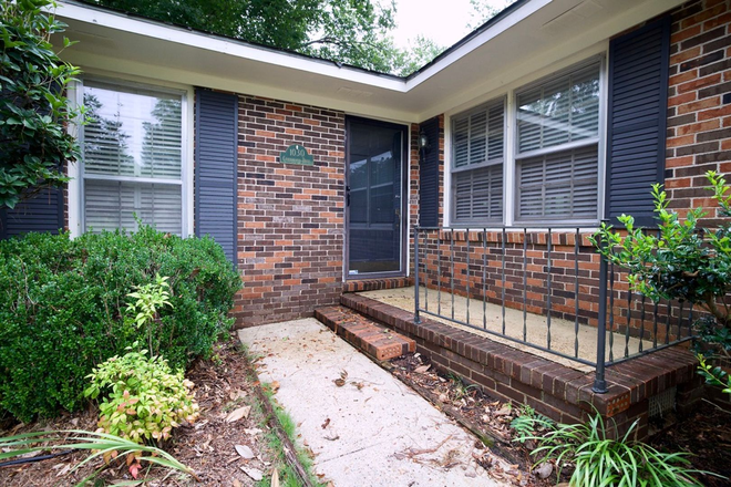 Photo - 1030 Cumberland Dr House