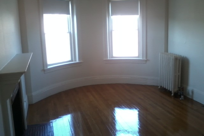 hubrealtyproperties.com - Upscale 2 bedroom apartment, with new kitchen and bathroom