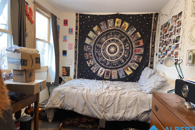 Bedroom #3 - Cheap 4 Bed 1 Bath on Calumet! Laundry In-Unit!! No broker Fee!!