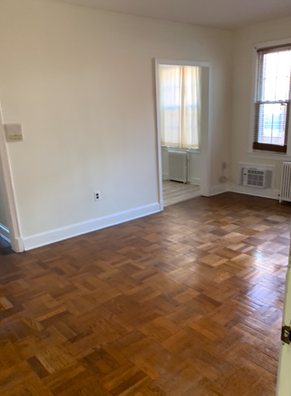 Spacious living room - Quaint and Cozy MacArthur Park Condominiums connected to Hardy Recreation Center