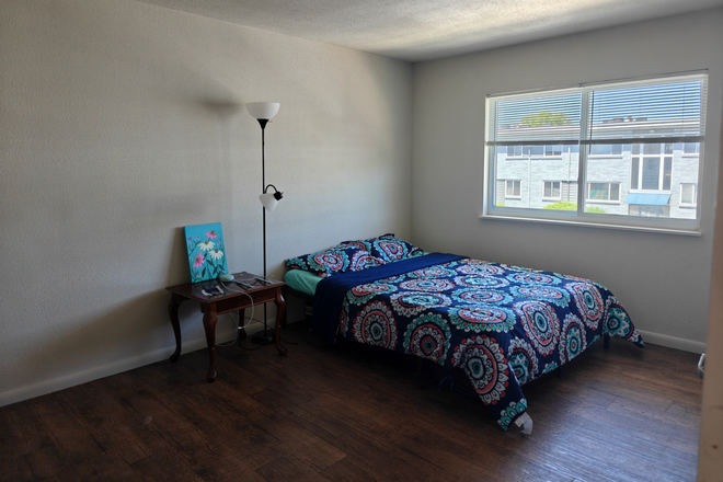 Master Bedroom - University Crossing Apartments on Bus Route