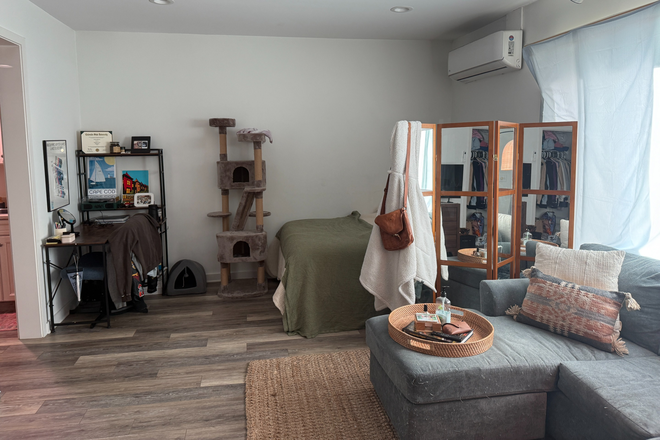 Main room - Super cool studio, corner of 14th and Wertland. Steps to The Corner