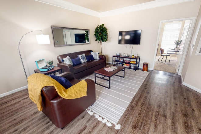 Living Room - Sublease University Edge - $750 (Everything included), Fully Furnished