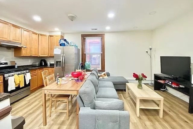 . - Close to Campus less then 1 mile. Apartments