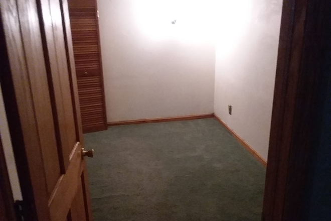 bedroom #2, with study nook - Available now! Victorian home 6 blocks from campus, quiet block