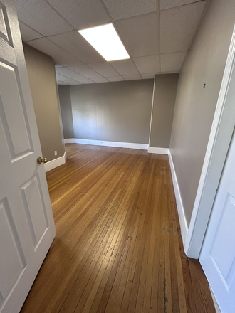 Call call or text Arezou at 617-584-7817 - GREAT 1 BED 1 BATH IN KENMORE SQ. NO FEE!! HEAT AND HOT WATER INCLUDED!! Apartments