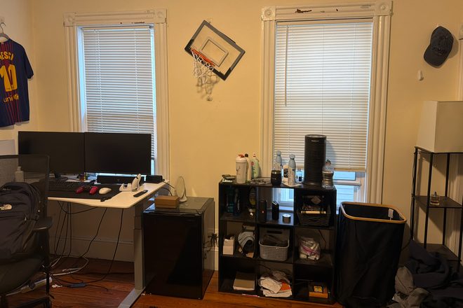 Bedroom - 1 bdrm summer sublet in shared apartment