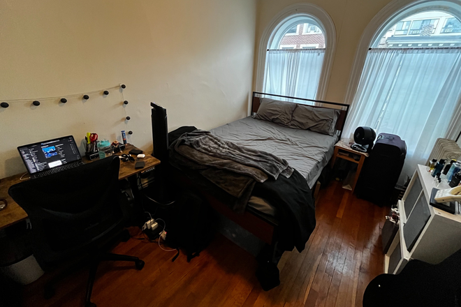 Bedroom - Looking for roommate starting Fall 2025! (4 bedroom apartment)