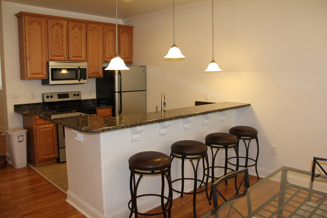 Breakfast Bar - 5 Bedroom, 3 Bathroom Modern Duplex just a block to Temple's Main Campus Duplex