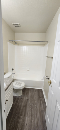 Bathroom - 1bed/1bath close to campus Apartments