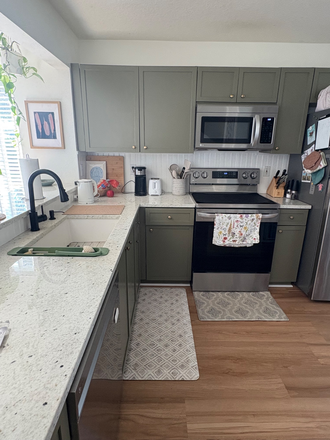 kitchen - Seeking roommate to share townhouse. Bedroom and private bath available in quiet community with pool