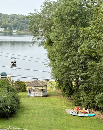 Lake front - Private and Large Home on the Lake