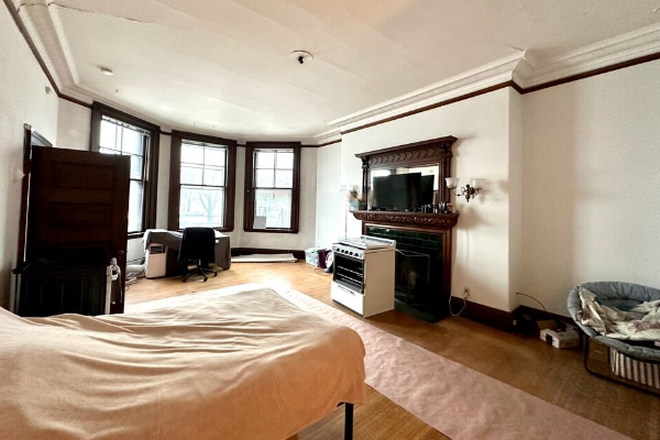 bedroom/living space - Spacious 1 Bed / 1 Bath w/ Heat and Hot Water Included - Back Bay - Avail. 9/1/24!! Apartments