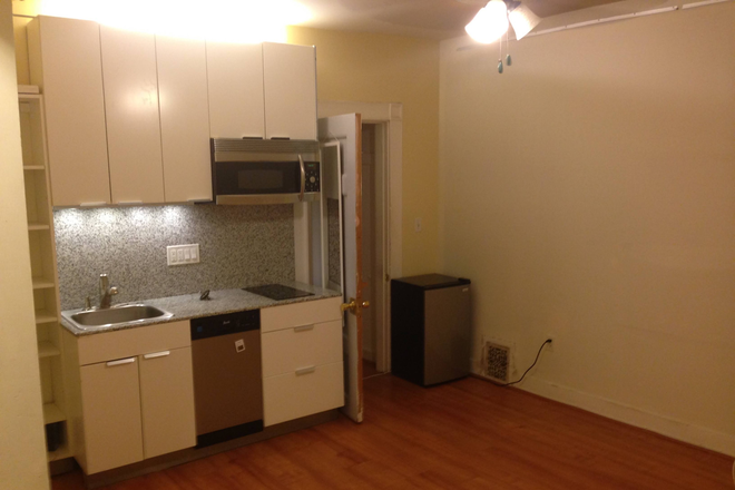 Kitchenette - Lovely studio on St Stephen St Apartments